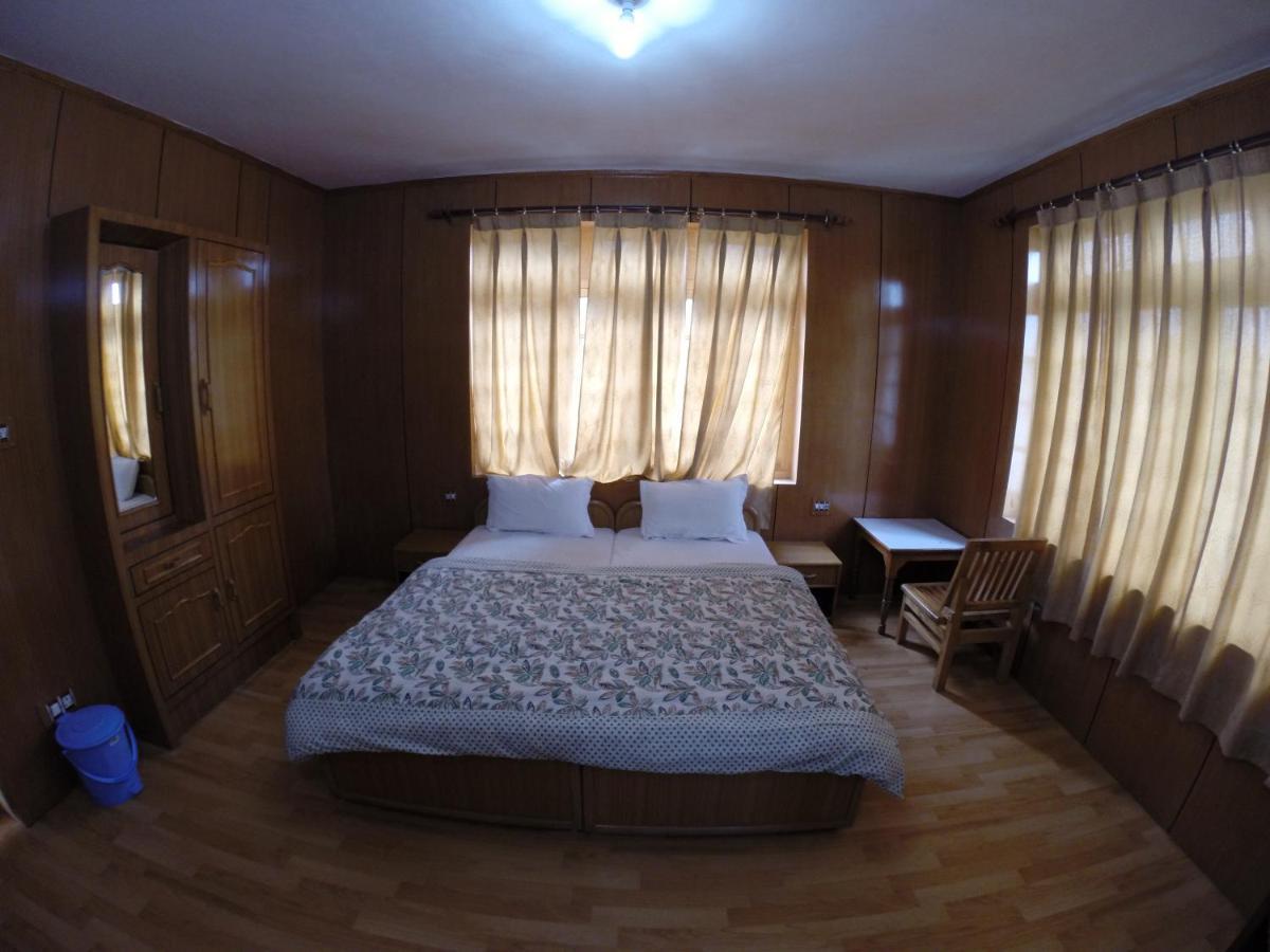 Barath Hotel & Guest House Leh Buitenkant foto
